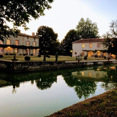 Bed and Breakfast DOMAINE de la PARTOUCIE à Confolens Extérieur photo