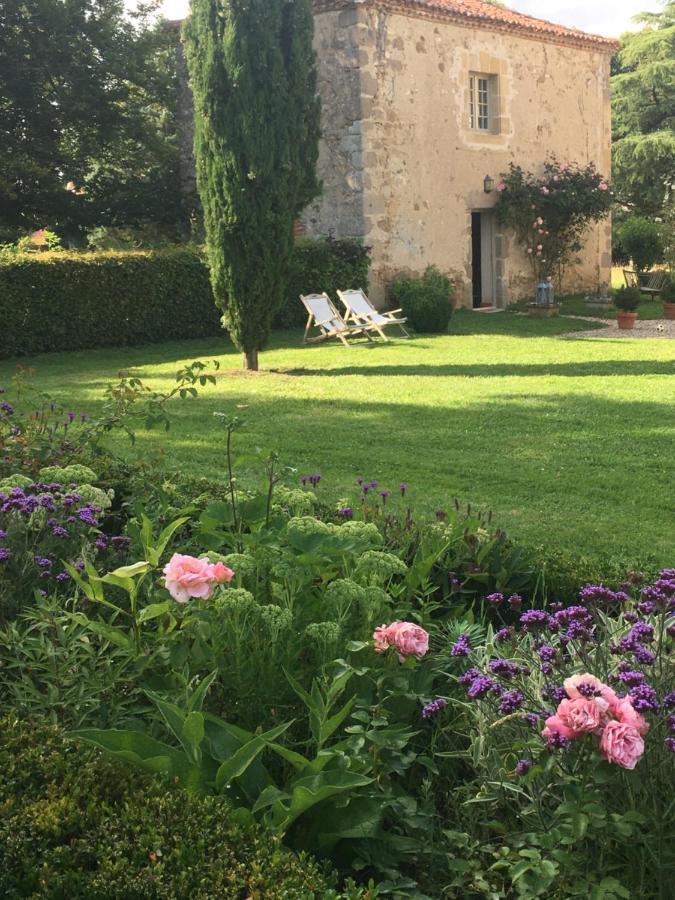 Bed and Breakfast DOMAINE de la PARTOUCIE à Confolens Extérieur photo