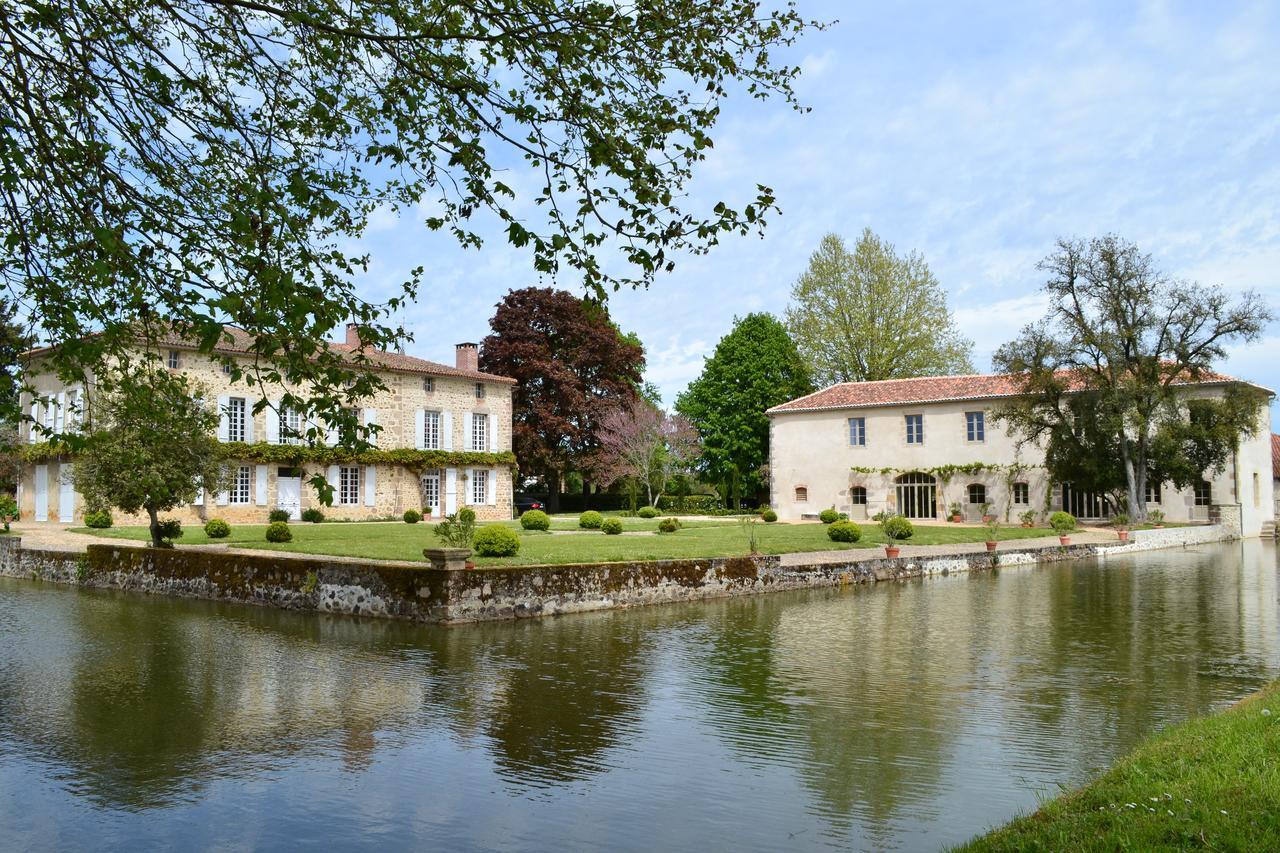 Bed and Breakfast DOMAINE de la PARTOUCIE à Confolens Extérieur photo