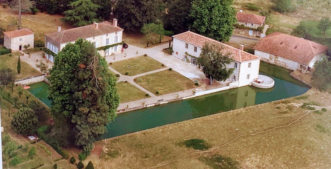 Bed and Breakfast DOMAINE de la PARTOUCIE à Confolens Extérieur photo