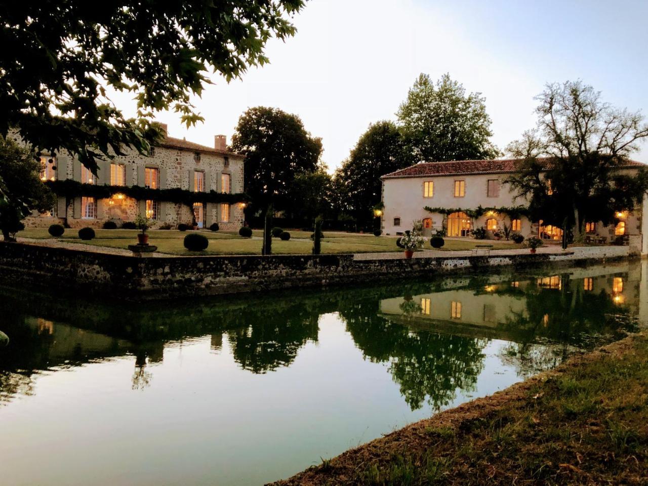 Bed and Breakfast DOMAINE de la PARTOUCIE à Confolens Extérieur photo